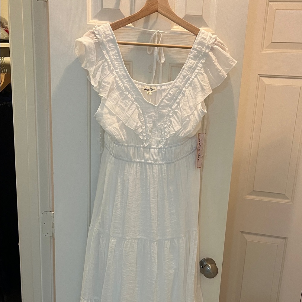 Chic White Ruffle Maxi Dress